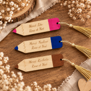 Marque-page crayon personnalisé en bois gravé pour maîtresse , maitre , atsem